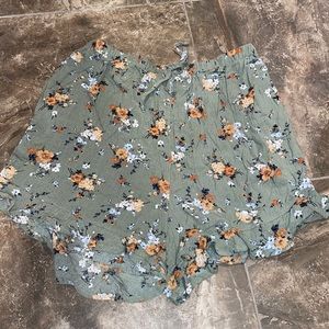 Xhilaration Green Floral Shorts Size Medium